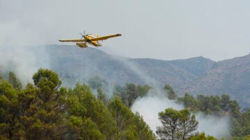La Generalitat pide voluntarios entre el personal de emergencias para ayudar en los incendios de Alicante y Castellón