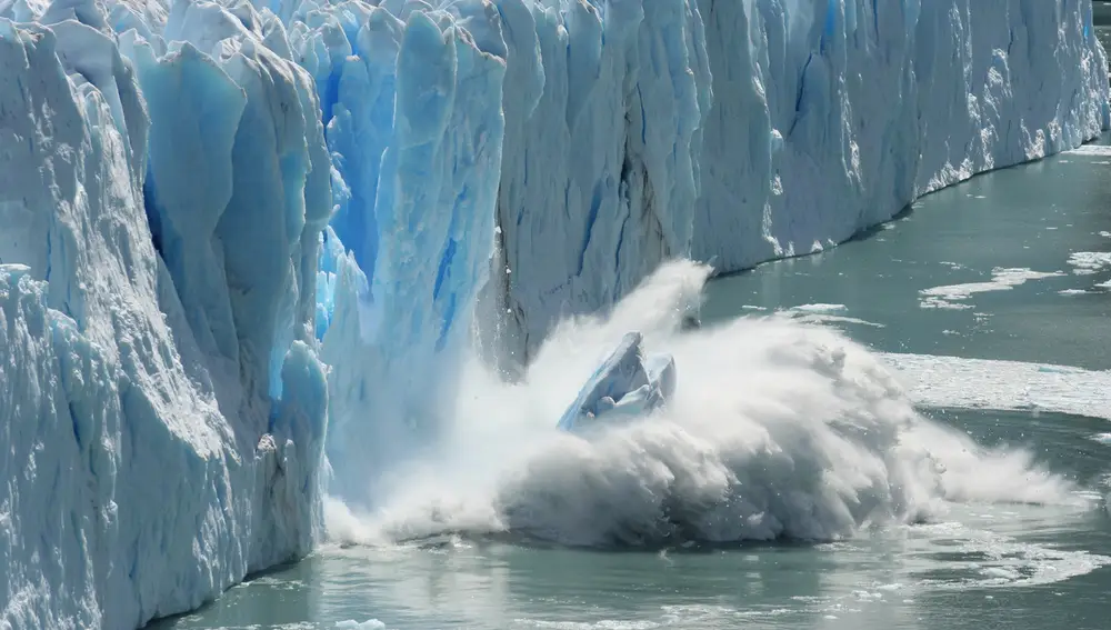 Desprendimiento de hielo en la Antártida