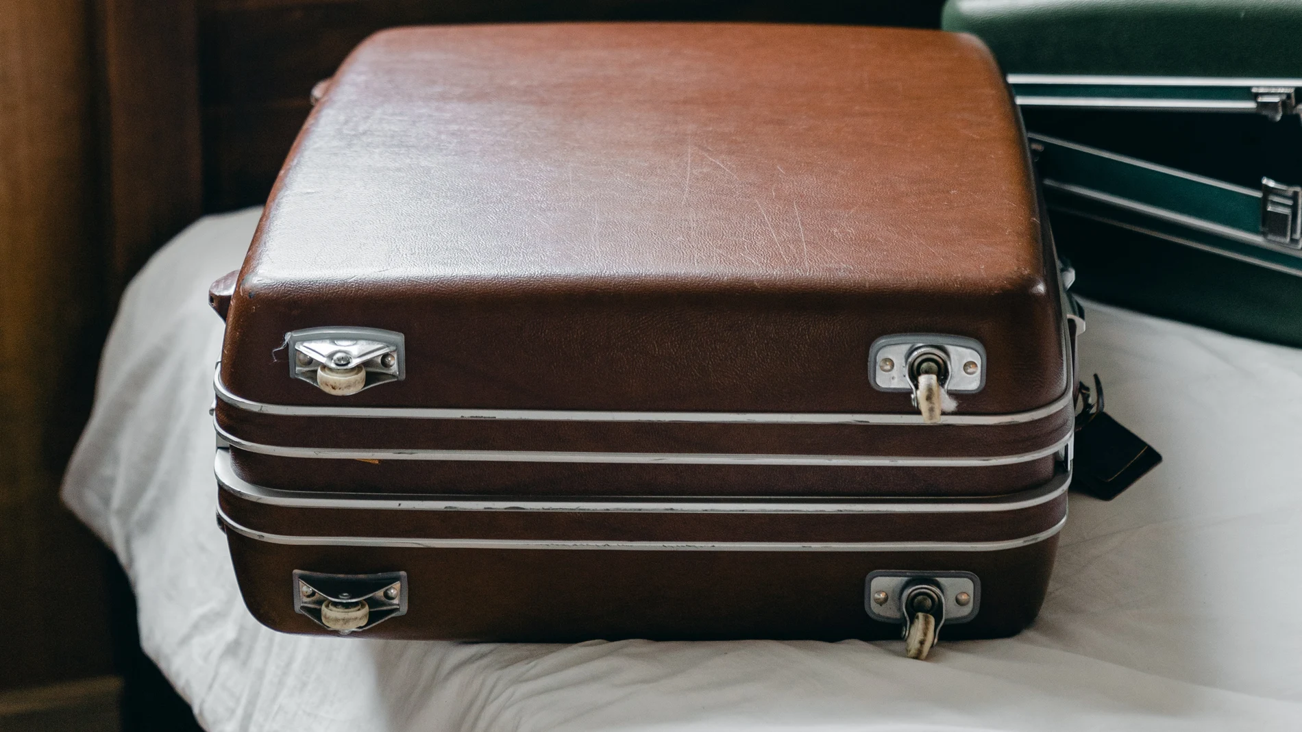 Probablemente Manuscrito crema Encuentran restos de dos niños muertos en unas maletas subastadas en Nueva  Zelanda
