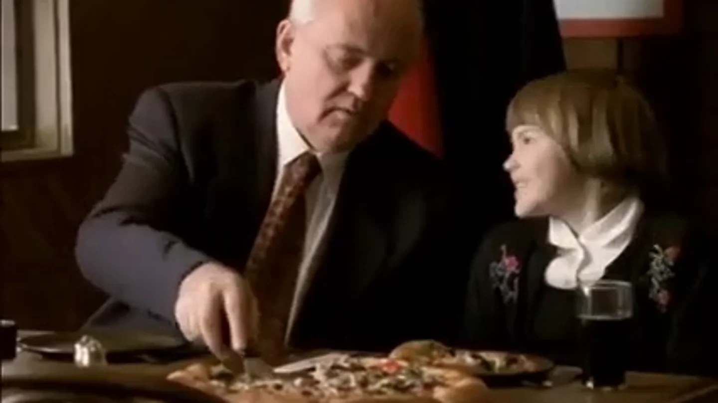 El anuncio aperturista de Pizza Hut que protagonizó Gorbachov en 1998 El anuncio aperturista de Pizza Hut que protagonizó Gorbachov en 1998