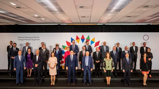 Los ministros de Exteriores de la UE durante su reunión informal en Praga Los ministros de Exteriores de la UE durante su reunión informal en Praga