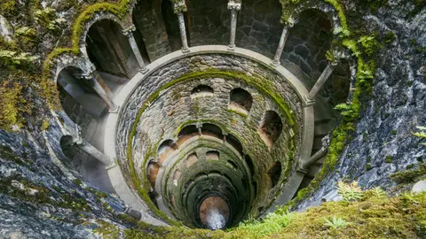 Pozo Iniciático de la Quinta do Regaleira de Sintra Pozo Iniciático de la Quinta do Regaleira de Sintra