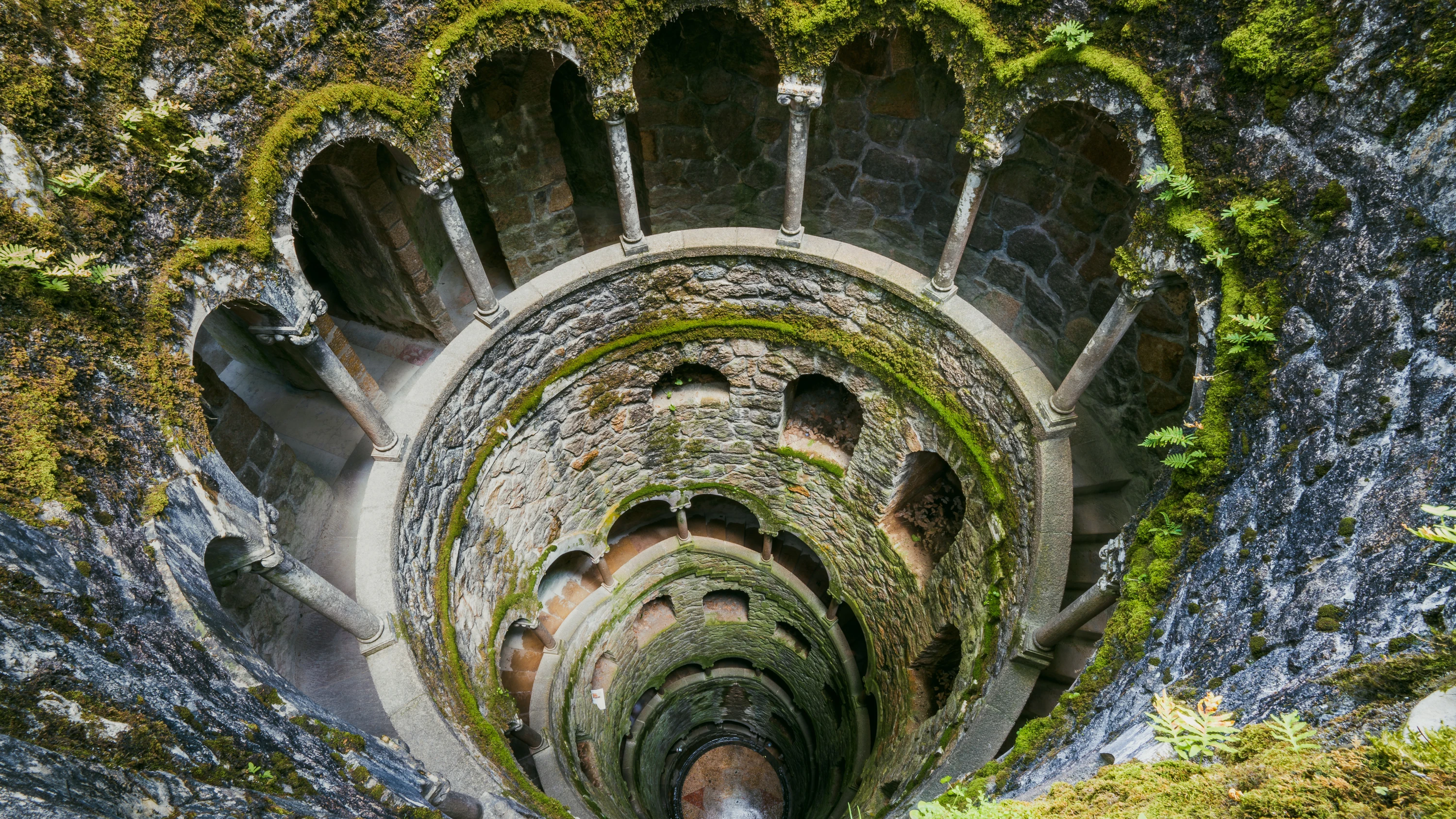 Pozo Iniciático de la Quinta do Regaleira de Sintra Pozo Iniciático de la Quinta do Regaleira de Sintra