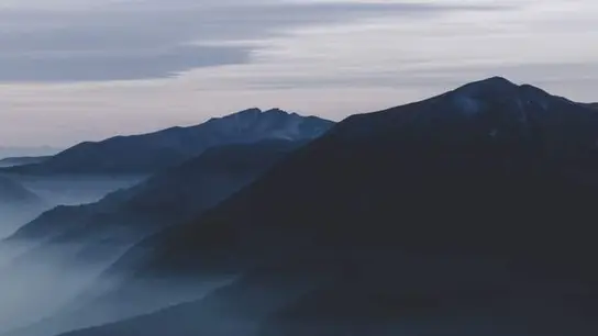 Las Montañas Nubladas de la Tierra Media. Las Montañas Nubladas de la Tierra Media.
