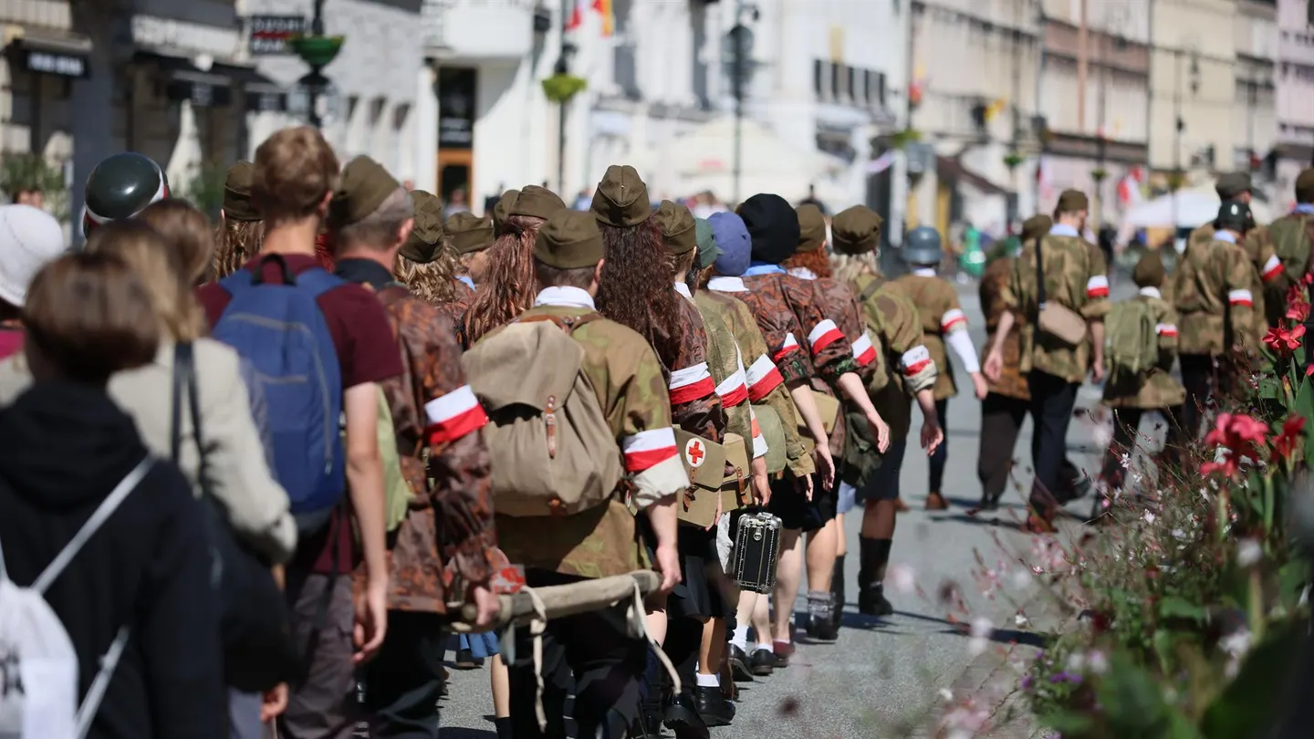 Miembros de un grupo de recreación histórica en Varsovia Miembros de un grupo de recreación histórica en Varsovia