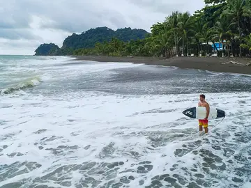 Estas son las mejores playas de Costa Rica para los amantes del surf
