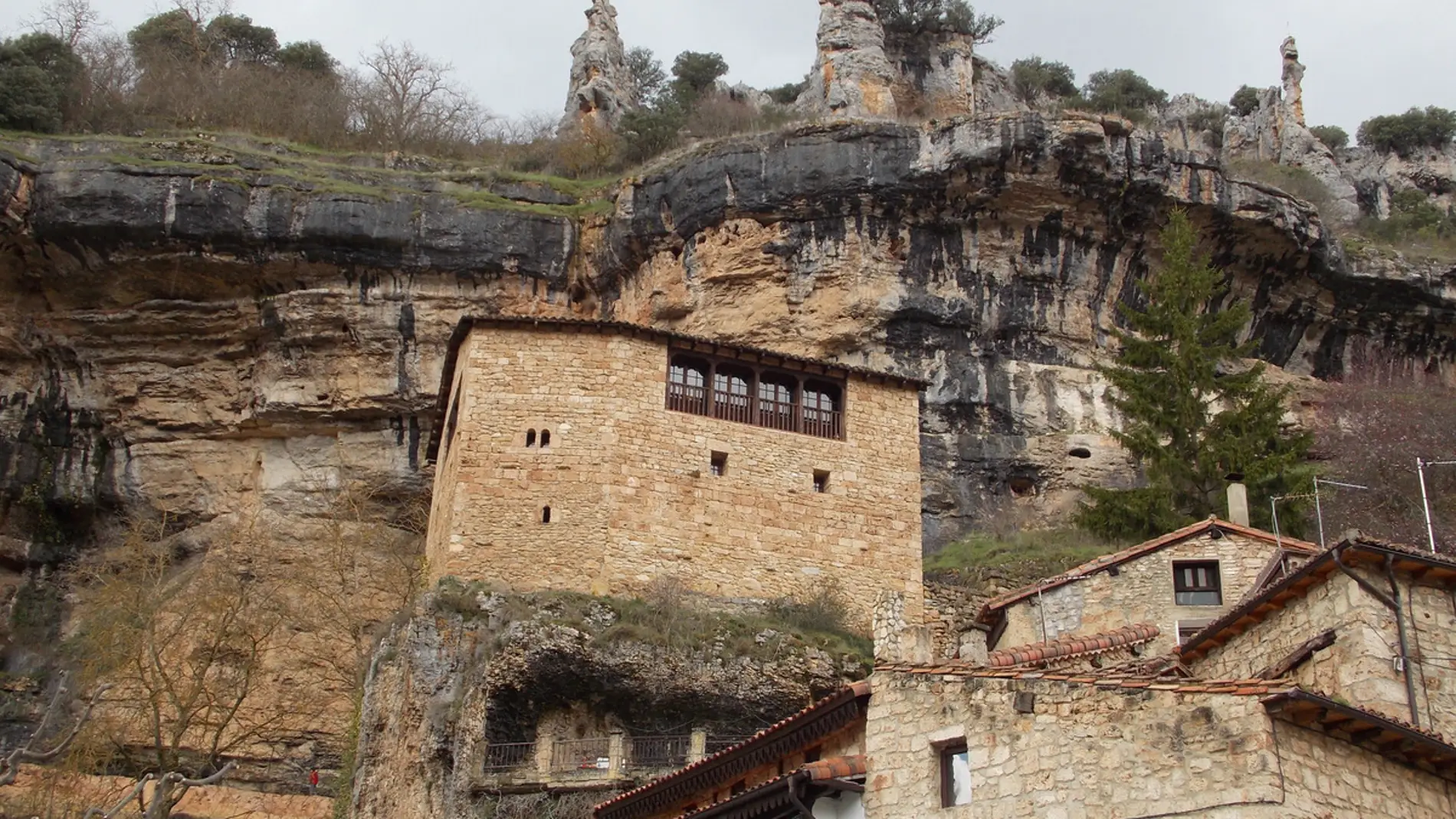 Orbaneja del Castillo, probablemente el pueblo más bonito de la provincia de Burgos
