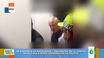 El momento viral en el que una persona se despierta y encuentra a Boris Johnson con la Policía en su descansillo