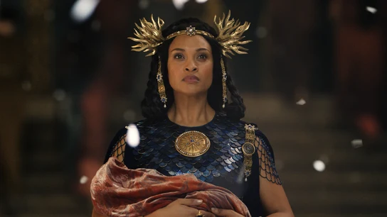 Saludad a la reina de Númenor. Saludad a la reina de Númenor.