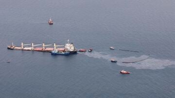 Fuga de fuel en Gibraltar: ya se ha extraído el 80% del combustible del buque semihundido