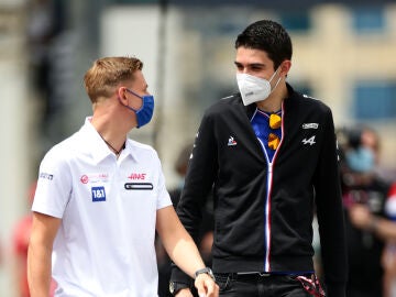Mick Schumacher y Esteban Ocon