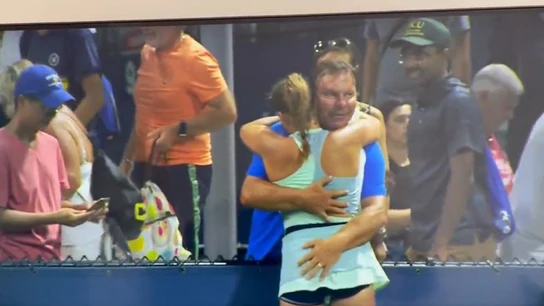 Polémico gesto en el US Open con Sara Bejlek, tenista de 16 años Polémico gesto en el US Open con Sara Bejlek, tenista de 16 años