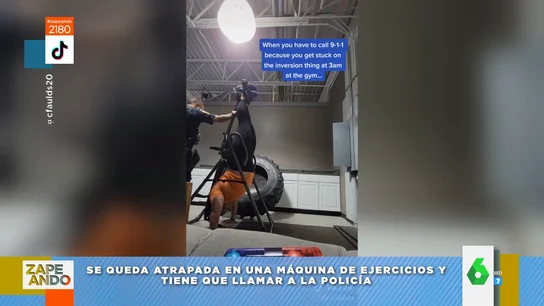 Una mujer se queda "colgada como un jamón" en una máquina del gimnasio y tiene que rescatarla la policía Una mujer se queda "colgada como un jamón" en una máquina del gimnasio y tiene que rescatarla la policía
