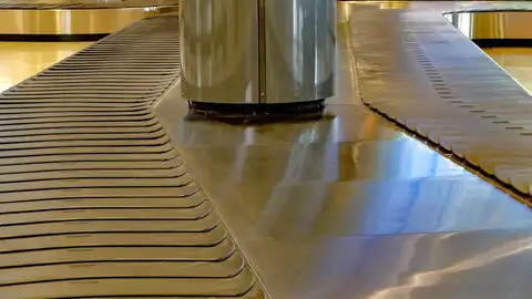 Cinta de maletas en el aeropuerto Cinta de maletas en el aeropuerto