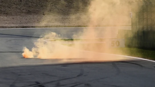 Una bengala, sobre la pista de Zandvoort Una bengala, sobre la pista de Zandvoort