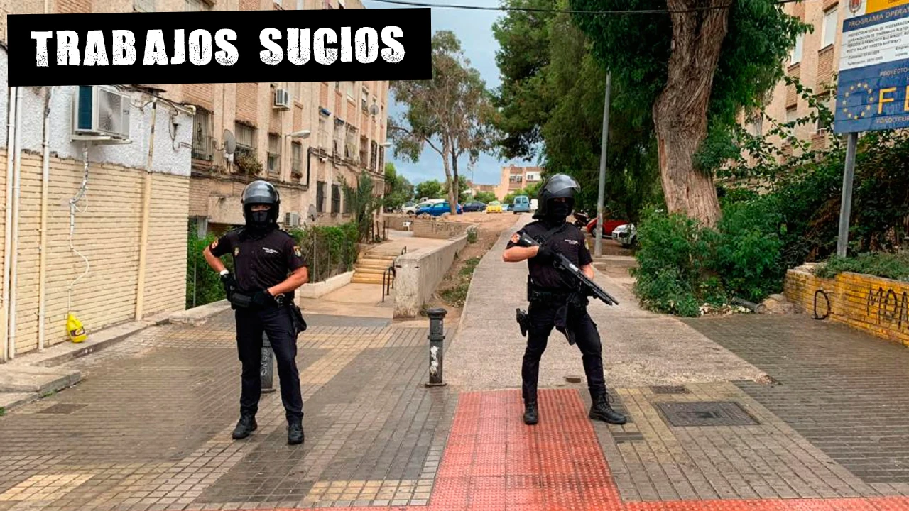 Agentes de la comisaría del distrito Norte de Alicante durante un dispositivo