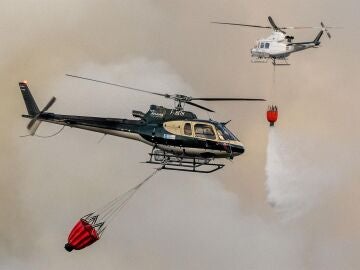 helicópteros luchando contra incendios