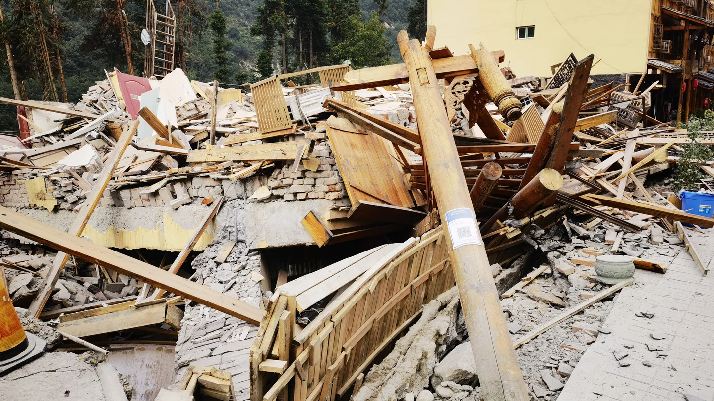 Un terremoto de magnitud 6,8 en China deja al menos 65 muertos y cientos de heridos Un terremoto de magnitud 6,8 en China deja al menos 65 muertos y cientos de heridos