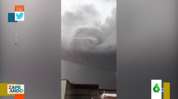 El "inquietante" vídeo que muestra cómo se forma un tornado: así sale un "cordón umbilical" que toca tierra