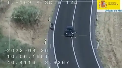 El vídeo de la DGT que da constancia de que aún hay muchas leyes que repasar El vídeo de la DGT que da constancia de que aún hay muchas leyes que repasar