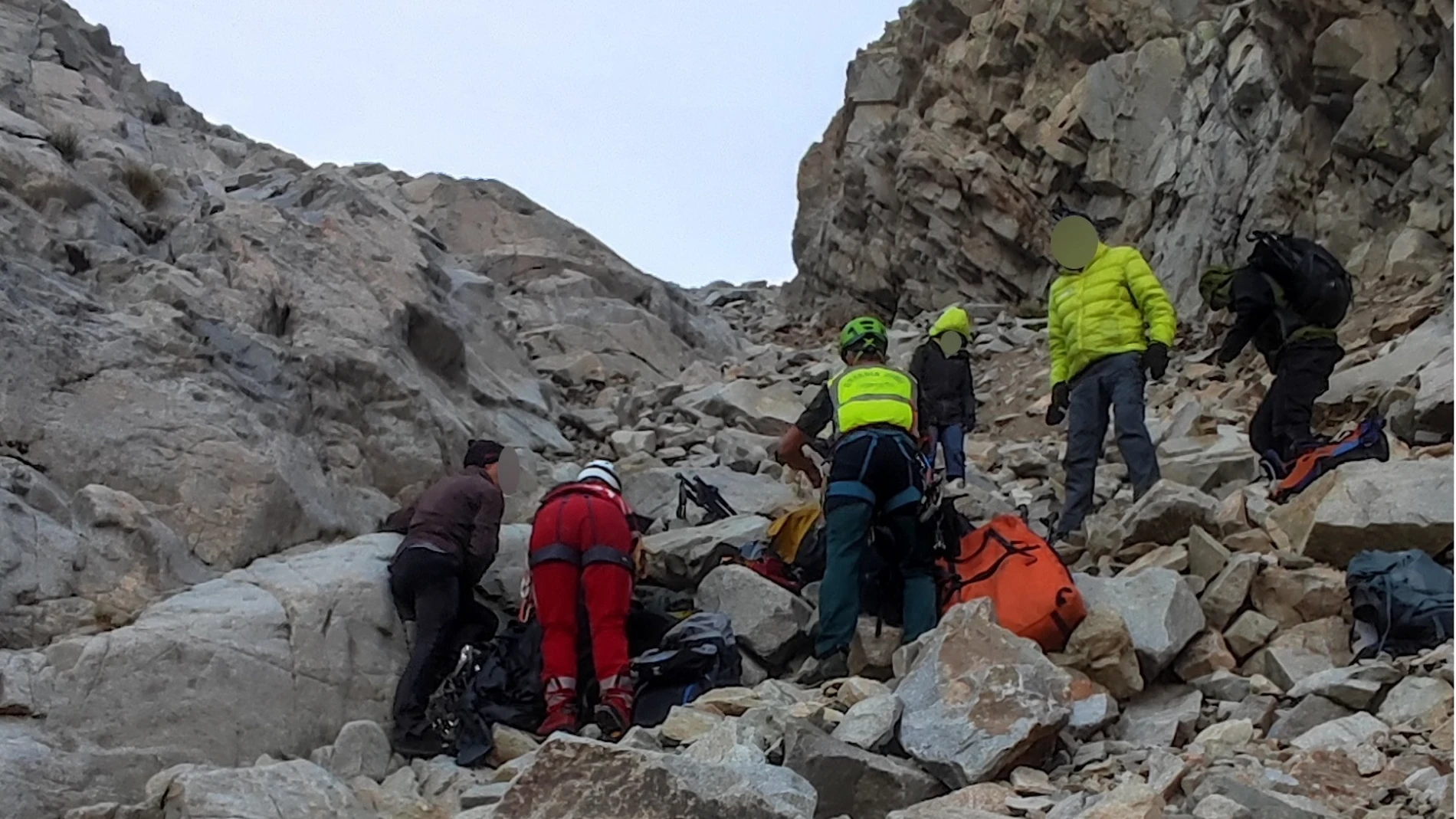 Muere un montañero francés al desprenderse unas piedras en los ibones de la cresta de los Batanes