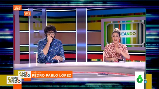 ¿Por qué Quique Peinado hace siempre una peineta a cámara en el arranque de Zapeando? Esta es su sorprendente respuesta ¿Por qué Quique Peinado hace siempre una peineta a cámara en el arranque de Zapeando? Esta es su sorprendente respuesta