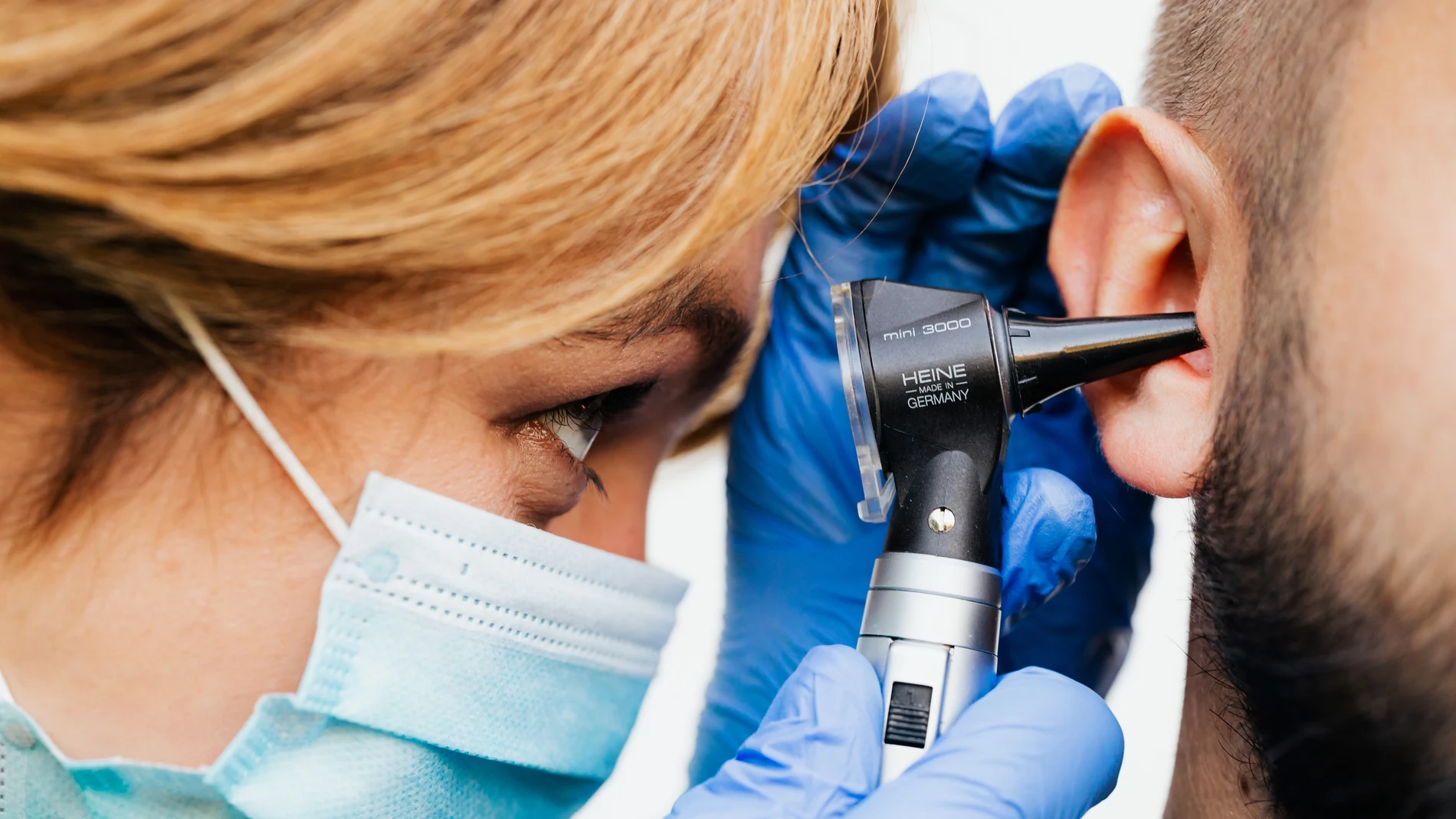 El síndrome de Ramsay Hunt suele afectar al oído y paralizar un lado de la cara