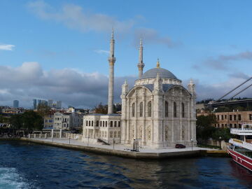 Mezquita de Ortaköy: descubre su historia y dónde puedes encontrarla