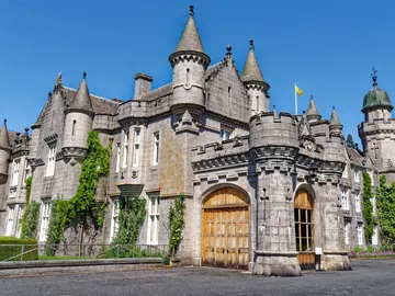 Castillo de Balmoral, residencia de verano de la Reina Isabel II Castillo de Balmoral, residencia de verano de la Reina Isabel II