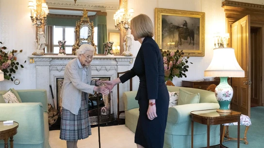 La imagen de la recepción de Isabel II a Liz Truss, primera ministra La imagen de la recepción de Isabel II a Liz Truss, primera ministra