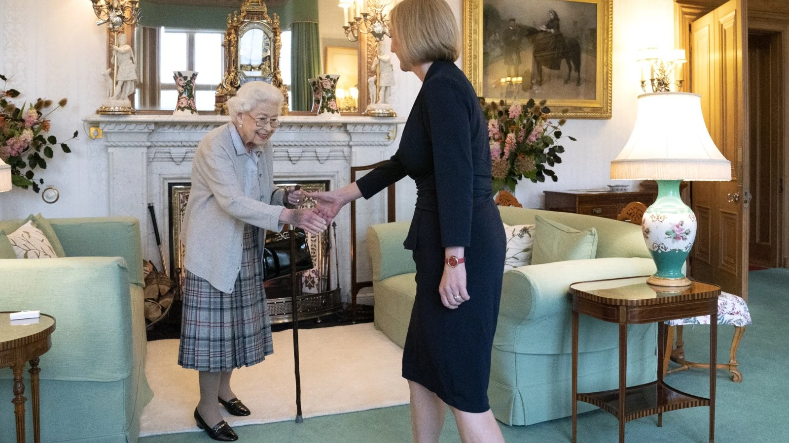 La imagen de la recepción de Isabel II a Liz Truss, primera ministra