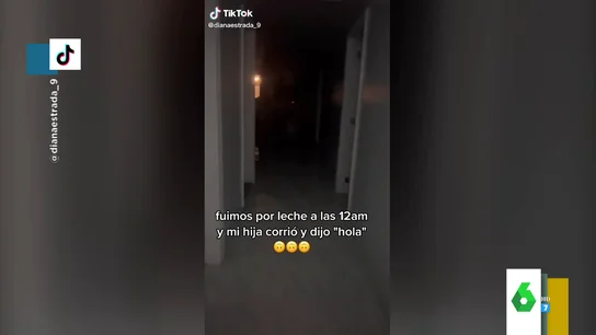 El susto 'paranormal' de una madre cuando su peque saluda a una 'niña' imaginaria en mitad de la noche El susto 'paranormal' de una madre cuando su peque saluda a una 'niña' imaginaria en mitad de la noche