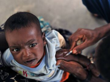 La vacuna de refuerzo contra la malaria de Oxford muestra una alta eficacia en ensayos con ninos