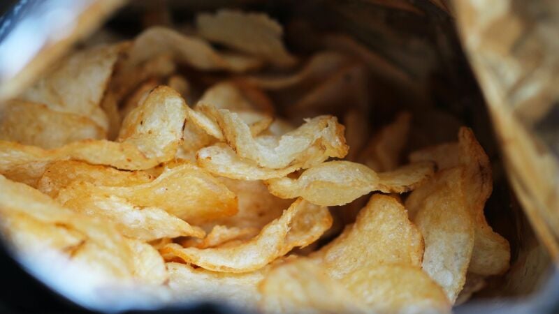 ¿Por qué hay tanto aire en las bolsas de patatas fritas?