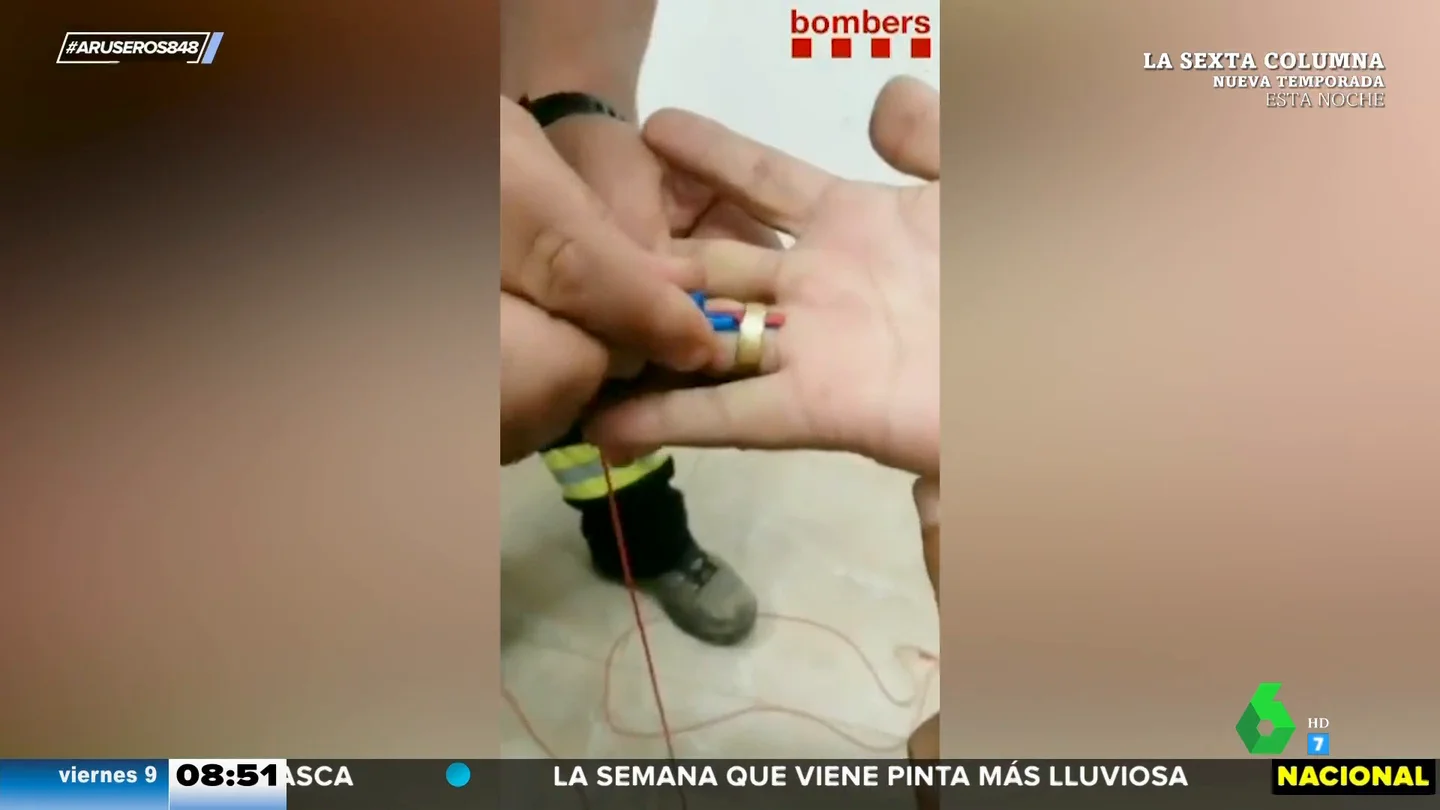 El ingenioso truco de los bomberos para quitar un anillo atascado El ingenioso truco de los bomberos para quitar un anillo atascado