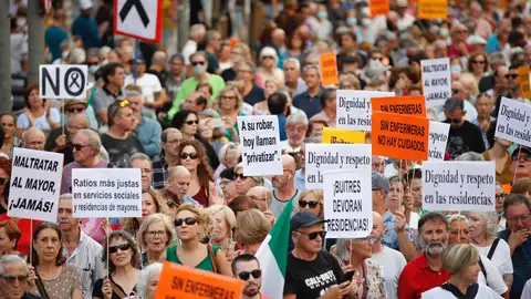 Imagen de la manifestación convocada por organizaciones de familiares y usuarios de residencias. Imagen de la manifestación convocada por organizaciones de familiares y usuarios de residencias.
