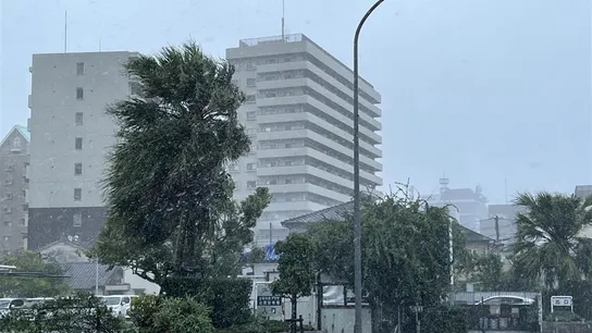 Más de 20.000 evacuados en Japón tras la llegada de un tifón "sin precedentes" Más de 20.000 evacuados en Japón tras la llegada de un tifón "sin precedentes"