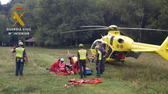 Imagen del rescate de la senderista intoxicada en el Parque Nacional de Ordesa Imagen del rescate de la senderista intoxicada en el Parque Nacional de Ordesa