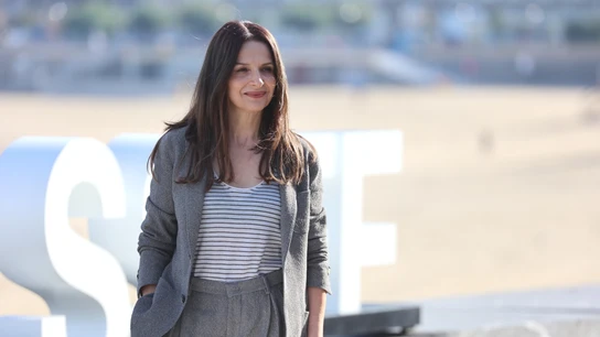 La actriz Juliette Binoche posa para los medios, a 18 de septiembre de 2022, en San Sebastián. La actriz Juliette Binoche posa para los medios, a 18 de septiembre de 2022, en San Sebastián.