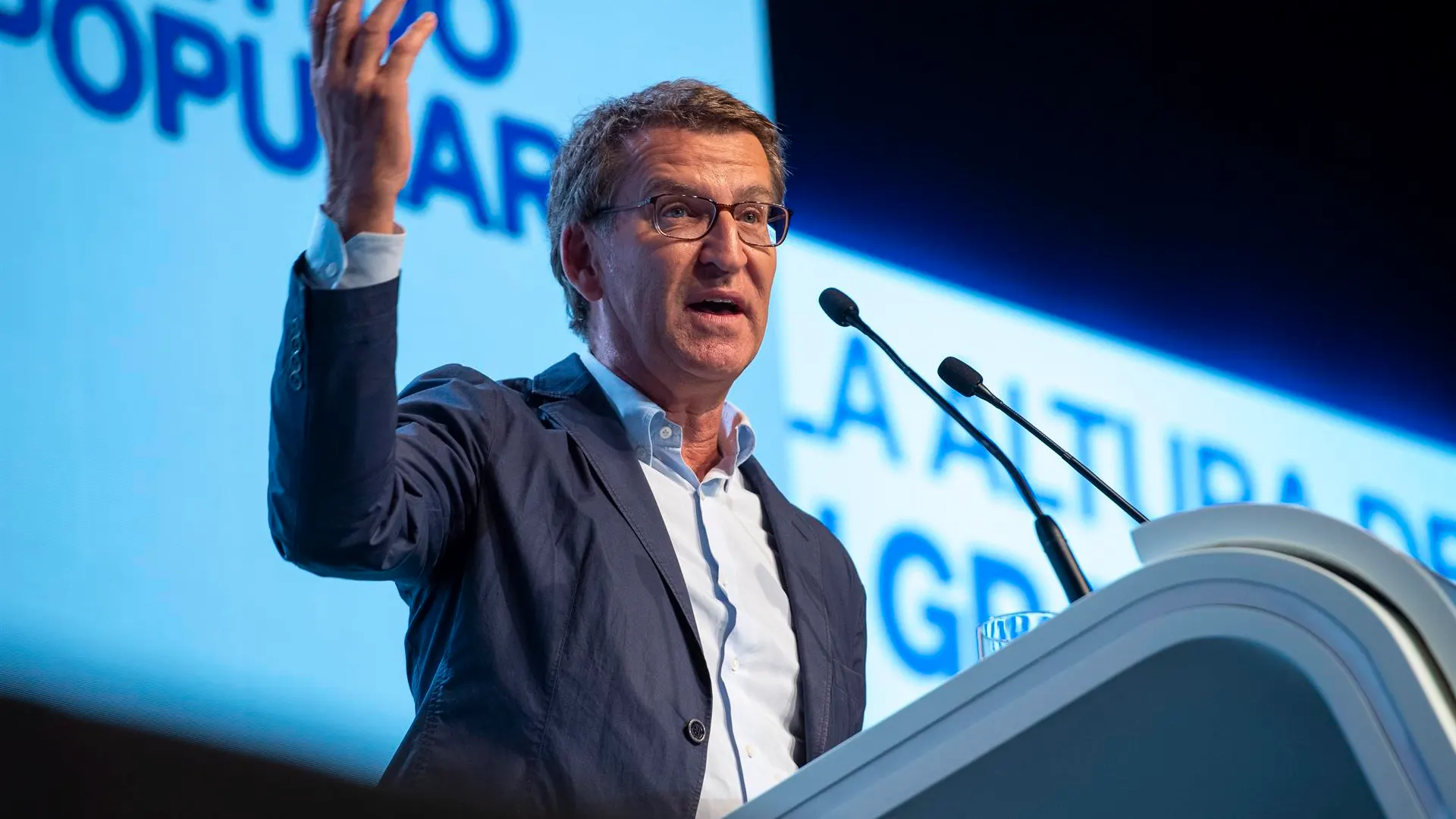 El líder del PP, Alberto Núñez Feijóo, durante su intervención en la clausura de la XXV Interparlamentaria de su formación. El líder del PP, Alberto Núñez Feijóo, durante su intervención en la clausura de la XXV Interparlamentaria de su formación.