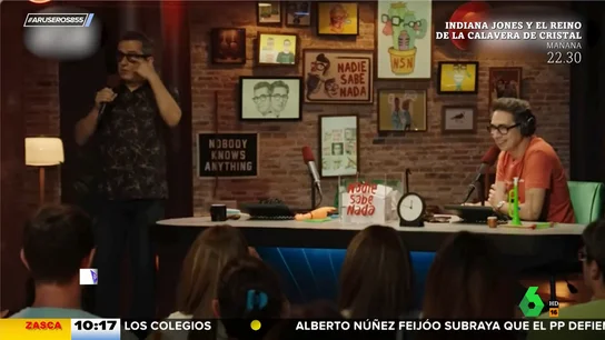 Berto Romero se mofa de las nuevas gafas de Buenafuente con un sonoro y doloroso 'zasca' Berto Romero se mofa de las nuevas gafas de Buenafuente con un sonoro y doloroso 'zasca'