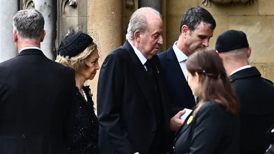 Juan Carlos I y Sofía llegan a la Abadía de Westminster Juan Carlos I y Sofía llegan a la Abadía de Westminster