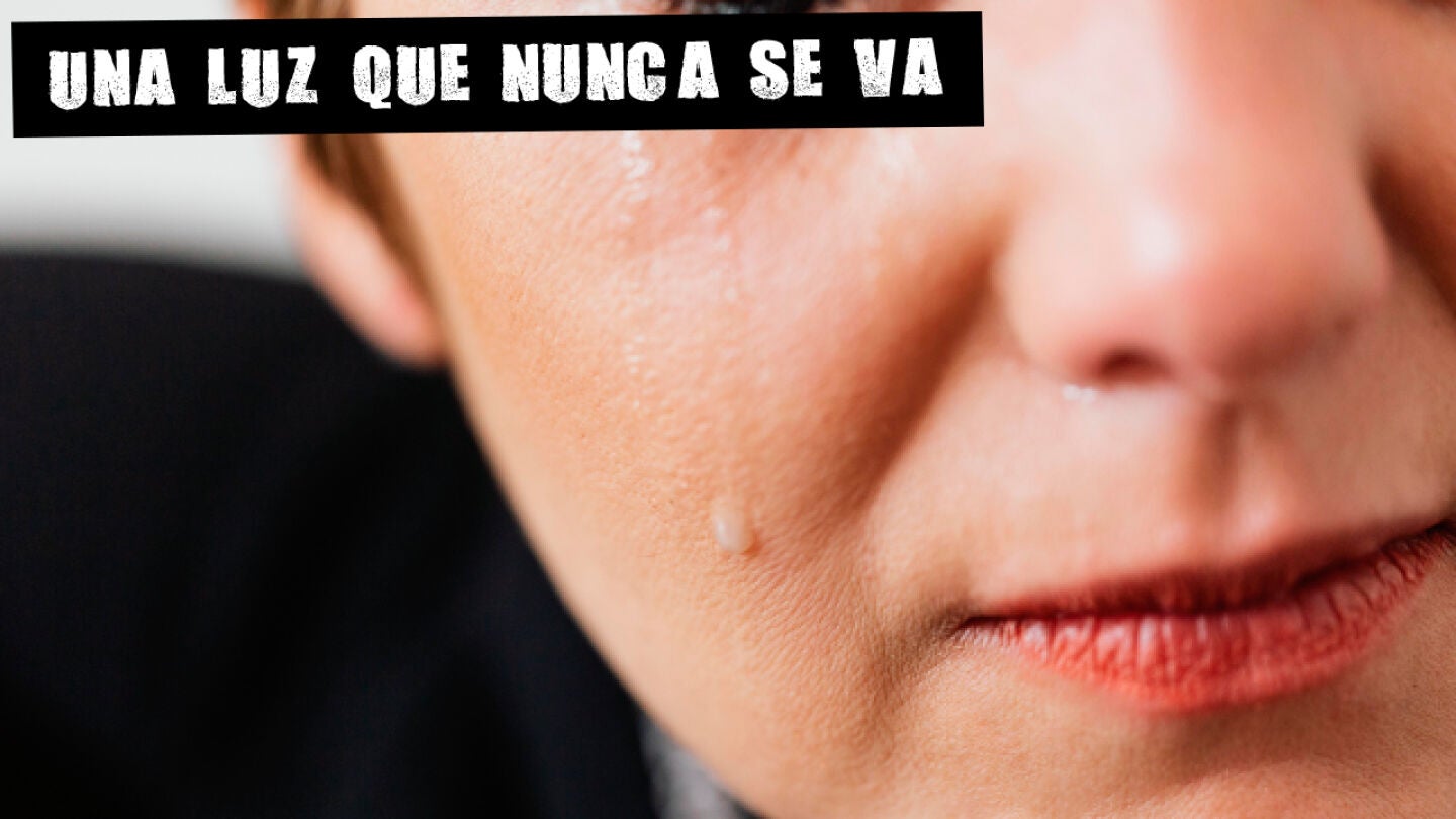 Imagen de archivo de una persona llorando