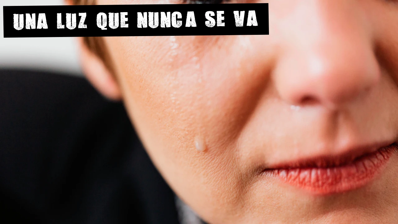 Imagen de archivo de una persona llorando