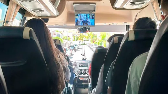 Interior de un autobús escolar  Interior de un autobús escolar