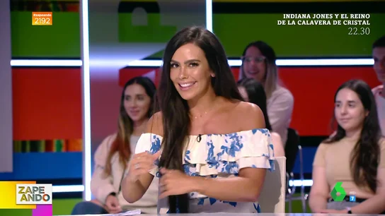La divertida lluvia de dardos entre Cristina Pedroche y Dani Mateo: "Atácame a mí, deja a mi marido en paz" La divertida lluvia de dardos entre Cristina Pedroche y Dani Mateo: "Atácame a mí, deja a mi marido en paz"