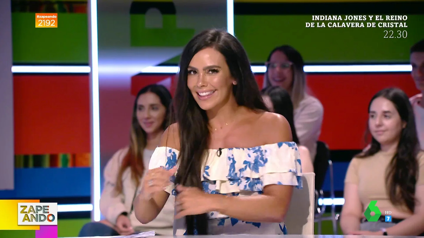 La divertida lluvia de dardos entre Cristina Pedroche y Dani Mateo: "Atácame a mí, deja a mi marido en paz" La divertida lluvia de dardos entre Cristina Pedroche y Dani Mateo: "Atácame a mí, deja a mi marido en paz"