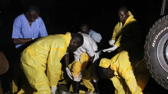 Uganda declara un brote de ébola tras confirmar la muerte de un paciente que dio positivo por el virus. Uganda declara un brote de ébola tras confirmar la muerte de un paciente que dio positivo por el virus.
