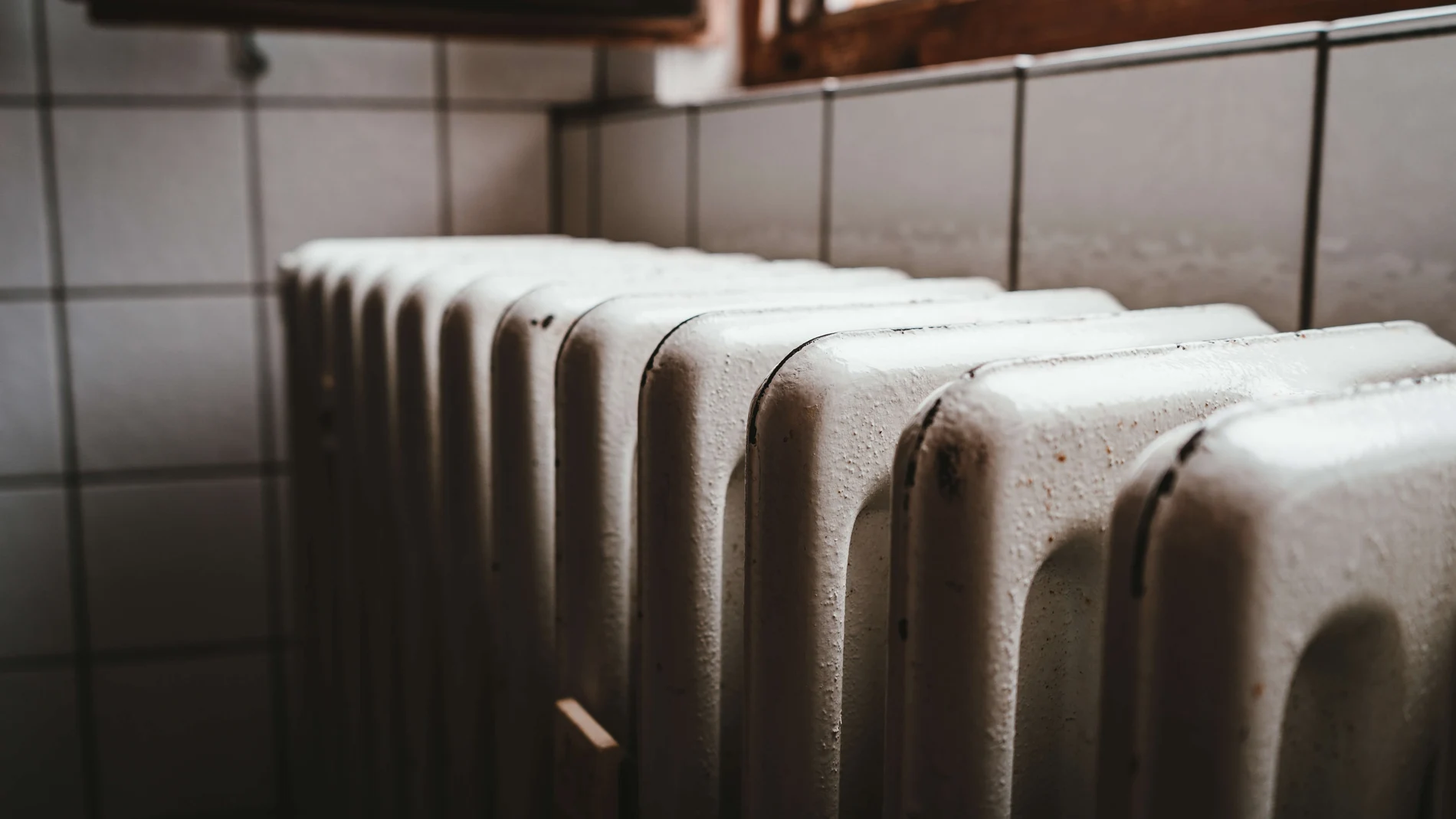 Fotografía de archivo de un radiador de calefacción.