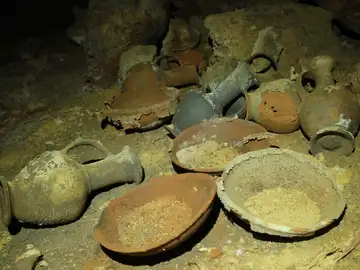 Descubren una cueva funeraria de la época de Ramés II &quot;intacta&quot;.